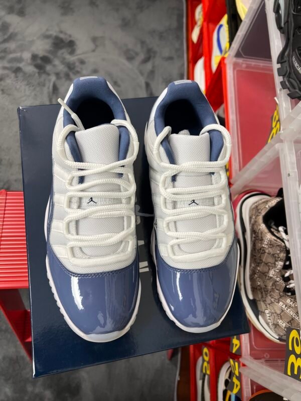 Jordan 11 Retro Low Diffused Blue