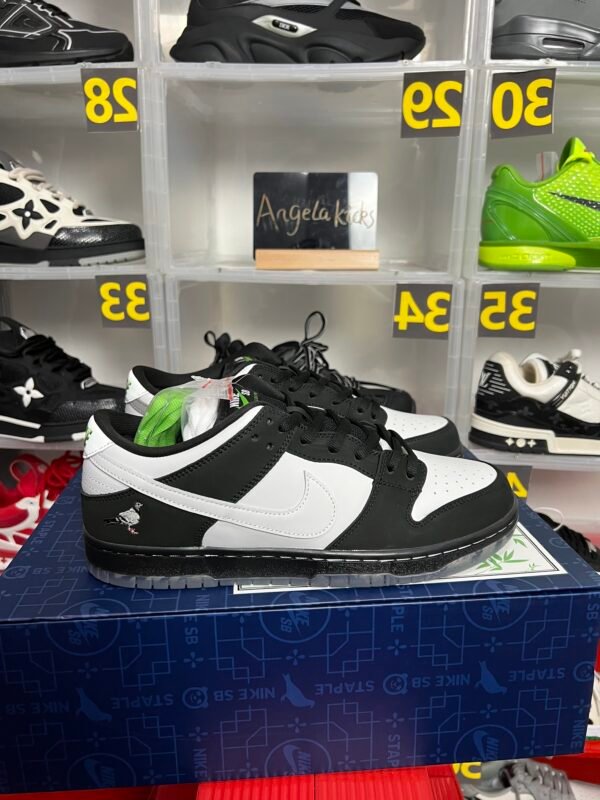Nike SB Dunk Low Staple Panda Pigeon