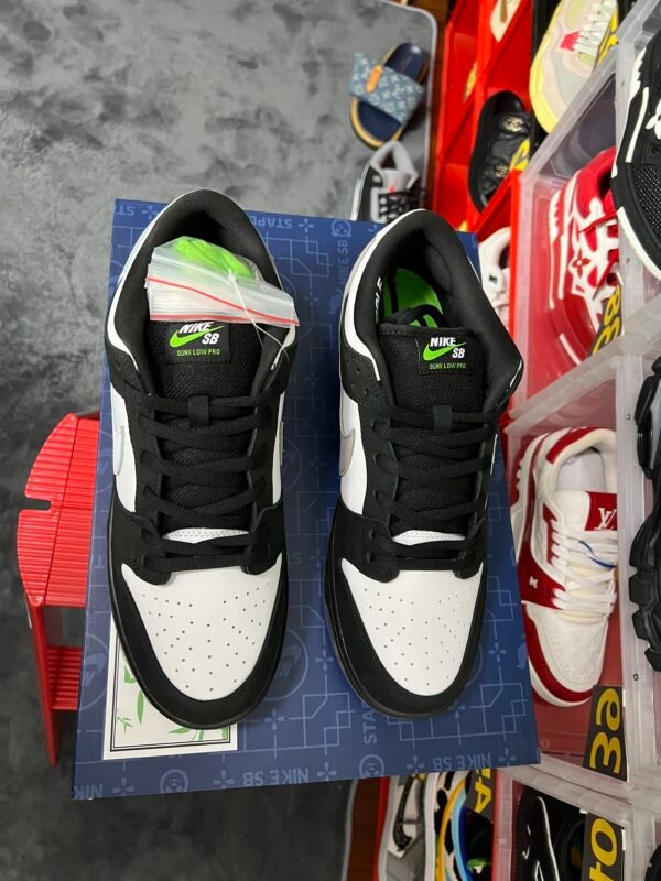 Nike SB Dunk Low Staple Panda Pigeon