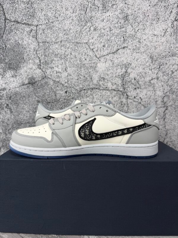 Jordan 1 Retro Low Dior