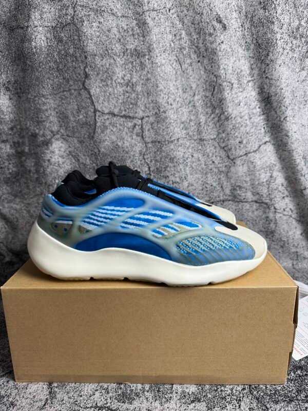 adidas Yeezy 700 V3 Arzareth