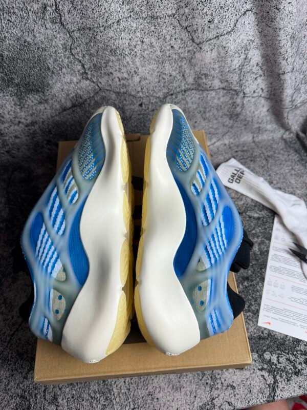 adidas Yeezy 700 V3 Arzareth