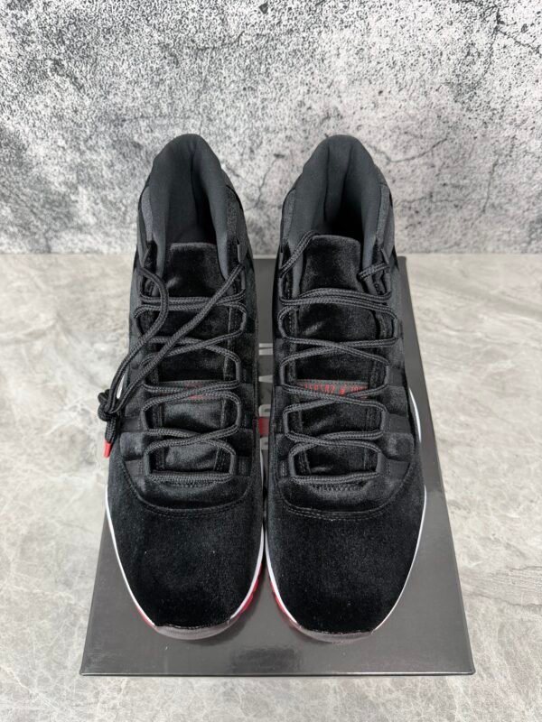 Jordan 11 Retro Bred Velvet