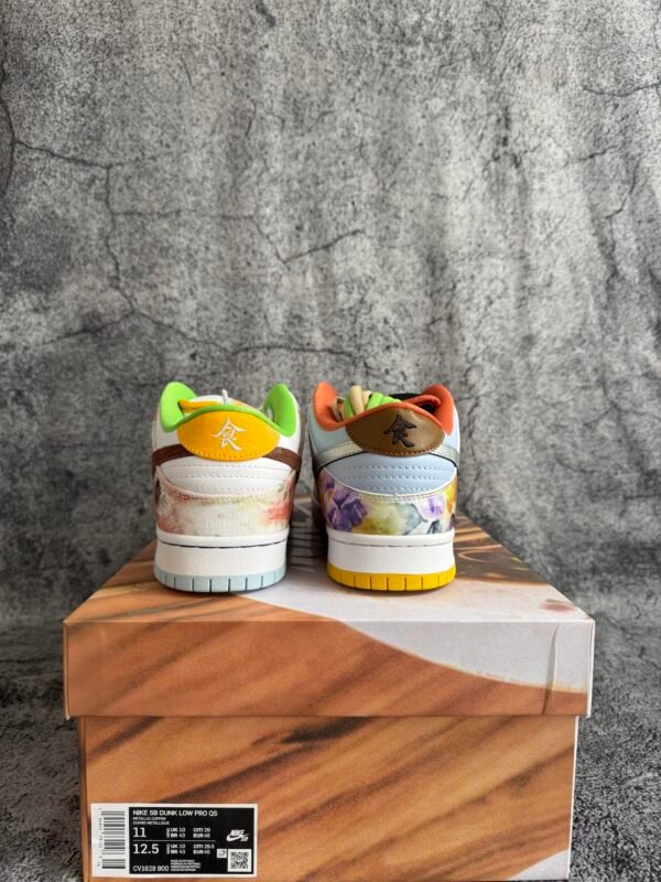 Nike SB Dunk Low Street Hawker