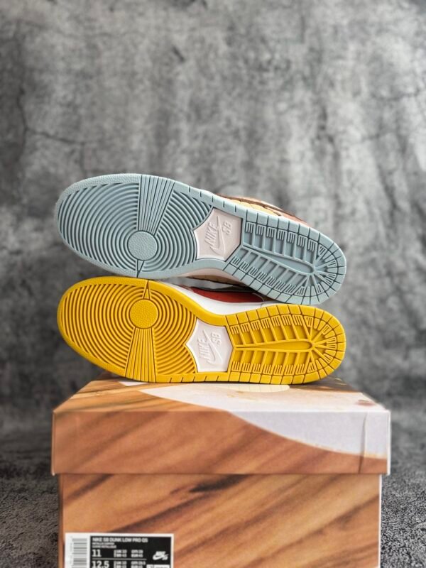 Nike SB Dunk Low Street Hawker