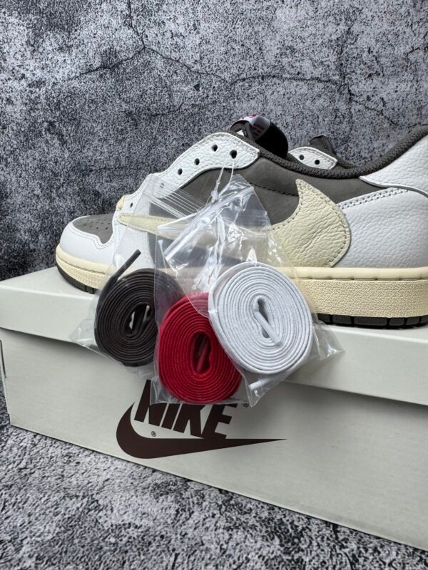 Jordan 1 Retro Low OG SP Travis Scott Reverse Mocha