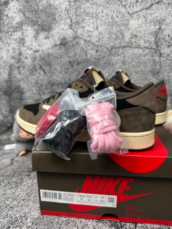 Jordan 1 Retro Low OG SP Travis Scott Mocha