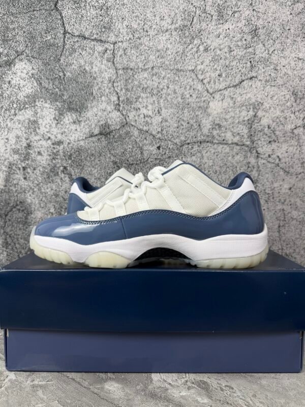 Jordan 11 Retro Low Diffused Blue