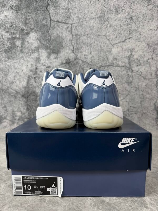 Jordan 11 Retro Low Diffused Blue