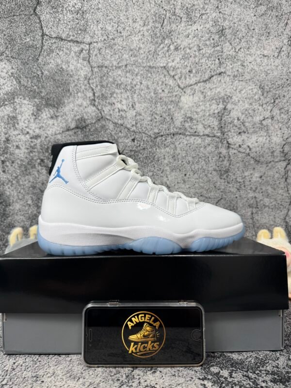 Jordan 11 Retro Legend Blue (2024)