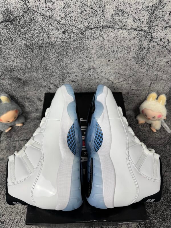 Jordan 11 Retro Legend Blue (2024)