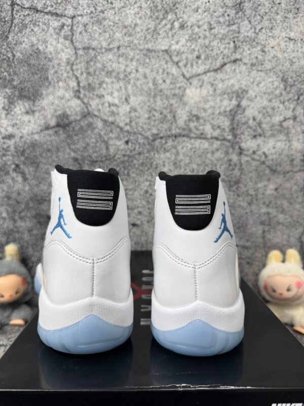 Jordan 11 Retro Legend Blue (2024)