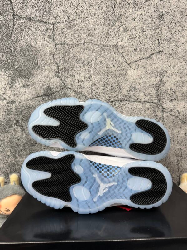 Jordan 11 Retro Legend Blue (2024)