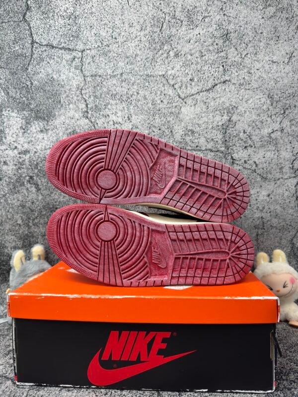 Jordan 1 Retro High OG Chicago Lost and Found