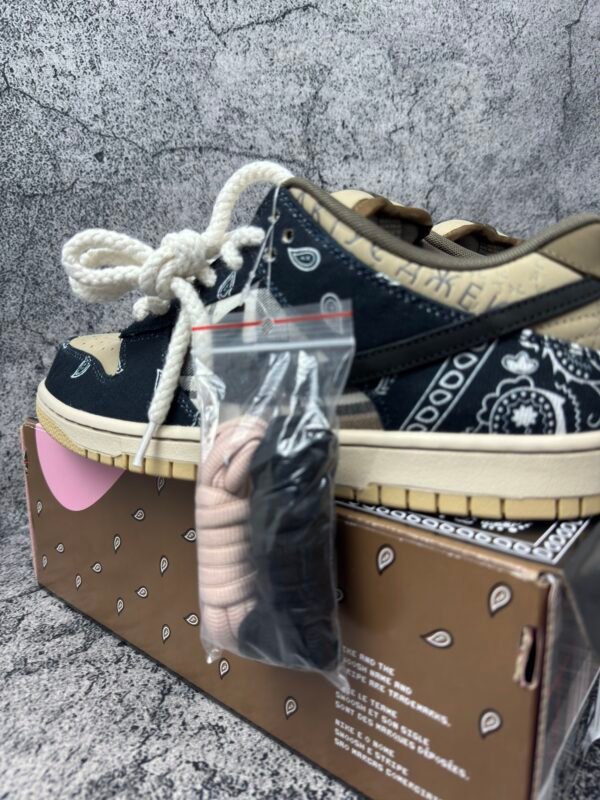 Nike SB Dunk Low Travis Scott