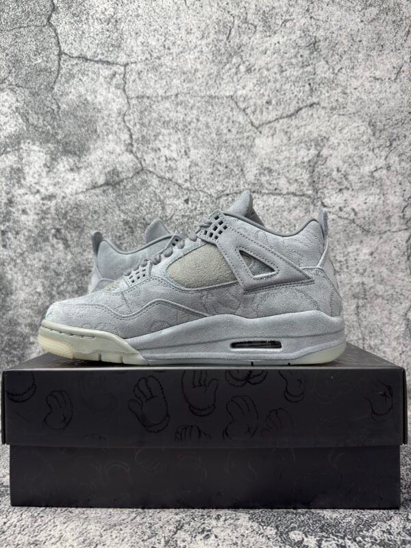 Jordan 4 Retro Kaws