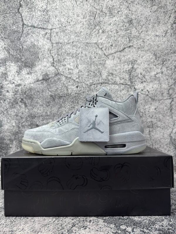 Jordan 4 Retro Kaws