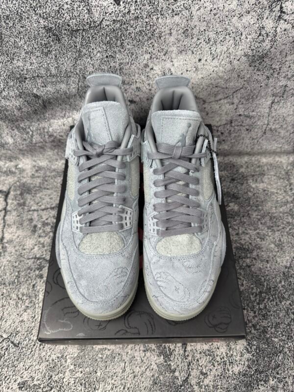 Jordan 4 Retro Kaws
