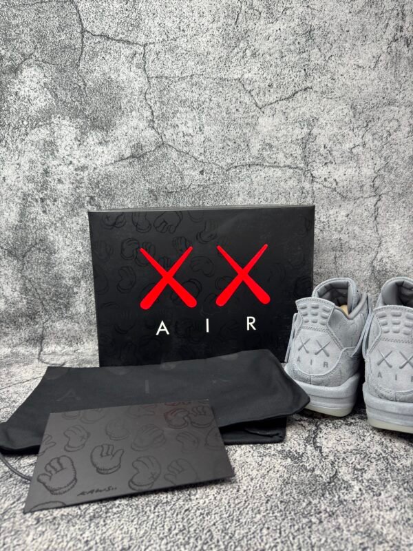 Jordan 4 Retro Kaws