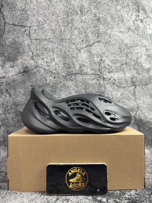 adidas Yeezy Foam RNR Onyx