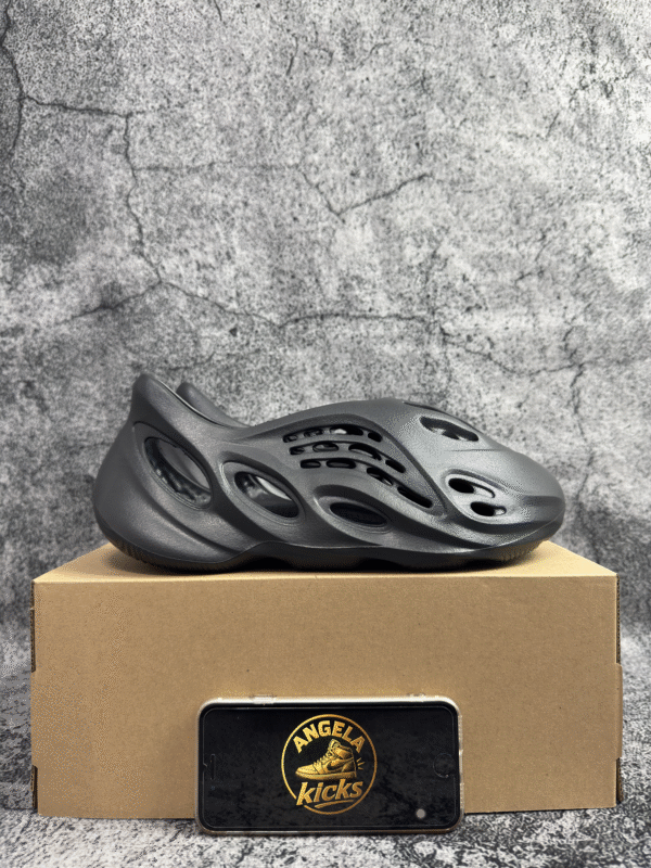 adidas Yeezy Foam RNR Onyx