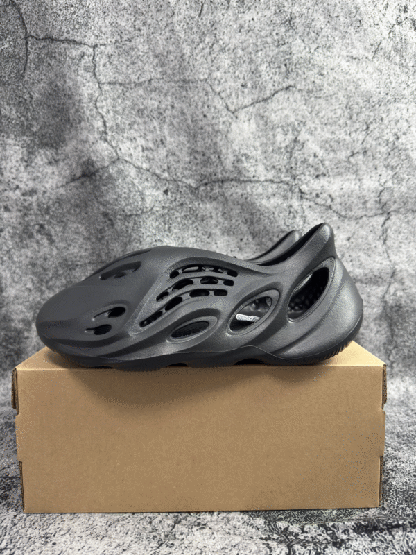 adidas Yeezy Foam RNR Onyx