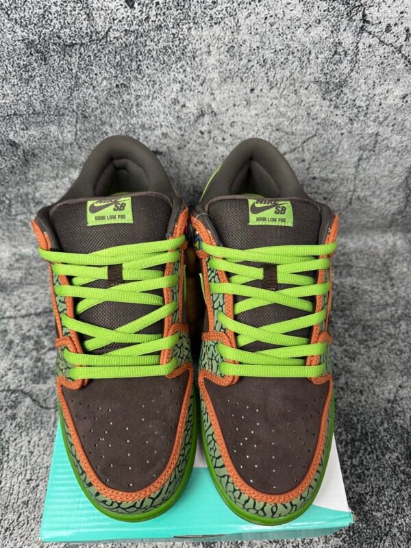 Nike SB Dunk Low De La Soul