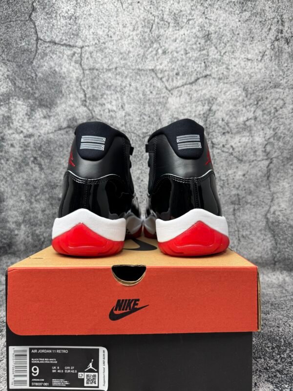 Jordan 11 Retro Playoffs