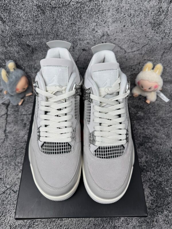 Jordan 4 Retro Frozen Moments