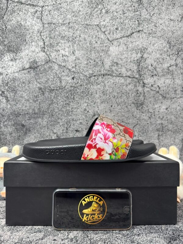 Gucci Slides Bloom Supreme