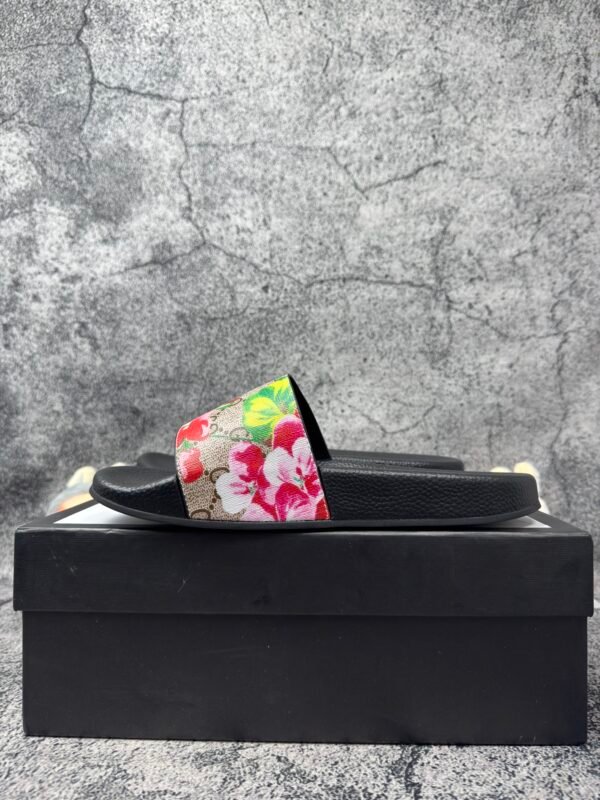 Gucci Slides Bloom Supreme