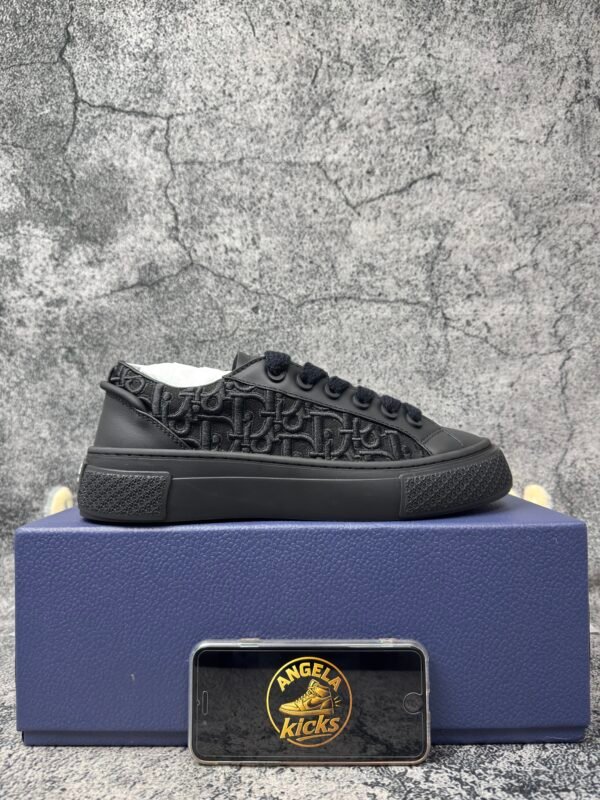 Dior B33 Sneaker Black Smooth Calfskin Oblique Raised Embroidery