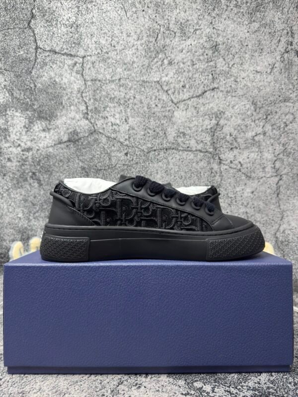 Dior B33 Sneaker Black Smooth Calfskin Oblique Raised Embroidery