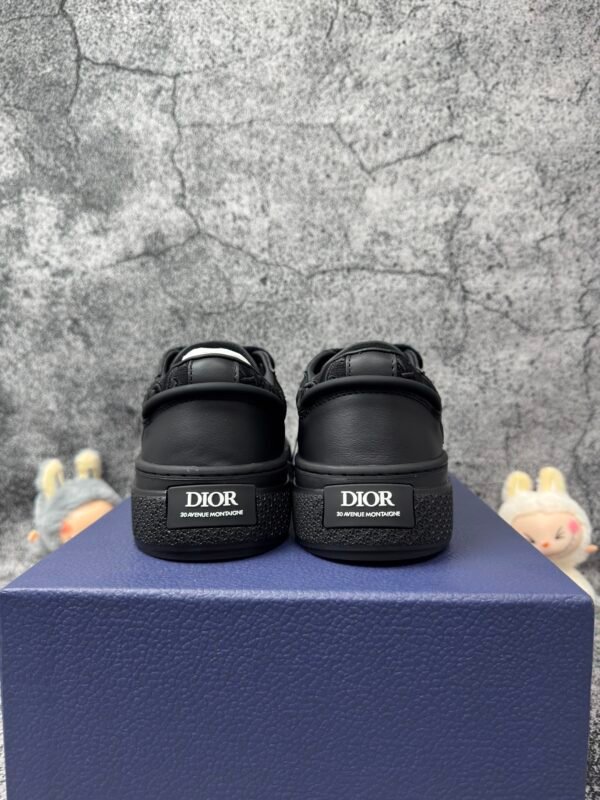 Dior B33 Sneaker Black Smooth Calfskin Oblique Raised Embroidery