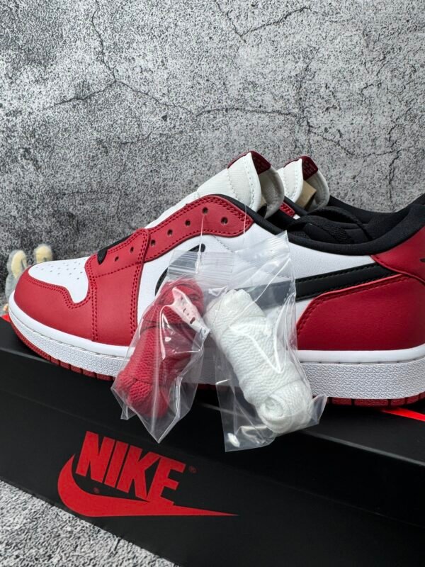 Jordan 1 Retro Low OG Chicago