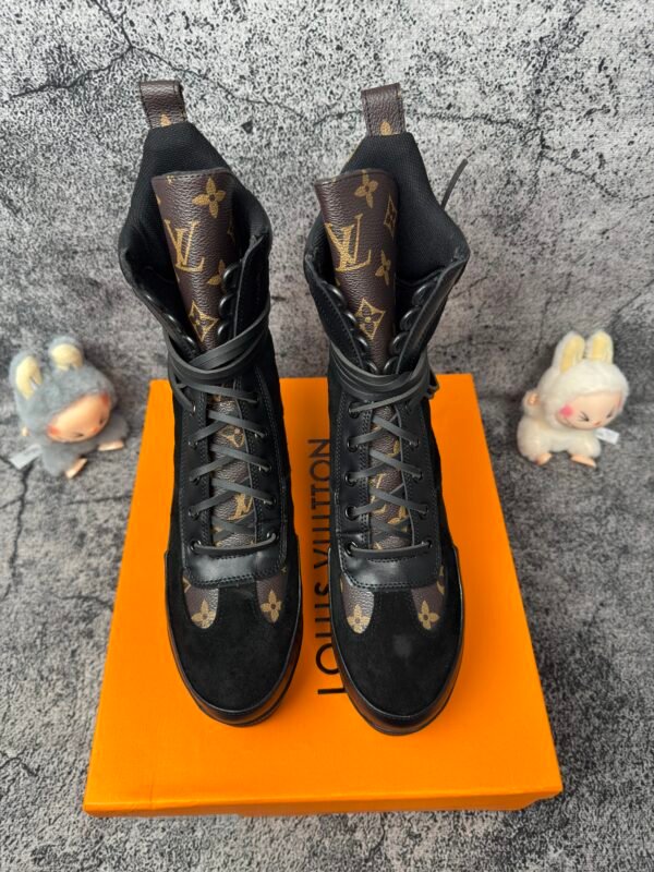 LOUIS VUITTON Laureate