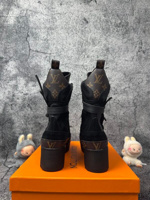 LOUIS VUITTON Laureate