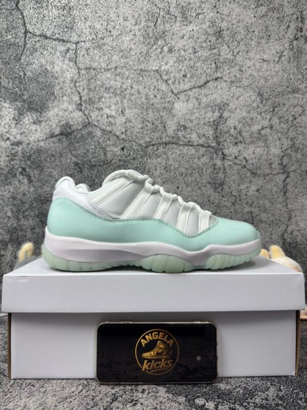 Jordan 11 Retro Low Igloo