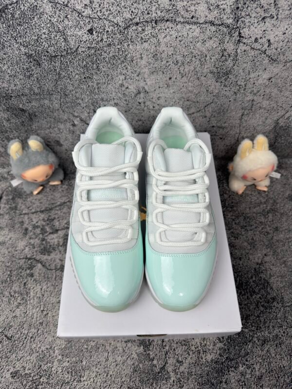 Jordan 11 Retro Low Igloo