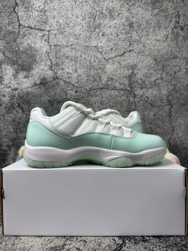 Jordan 11 Retro Low Igloo