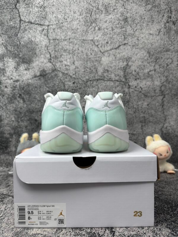 Jordan 11 Retro Low Igloo