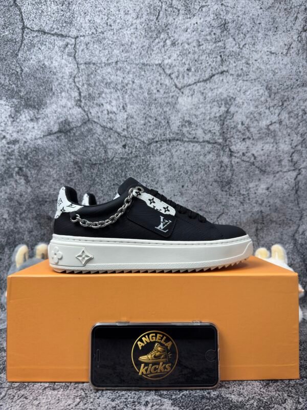 LOUIS VUITTON Time Out