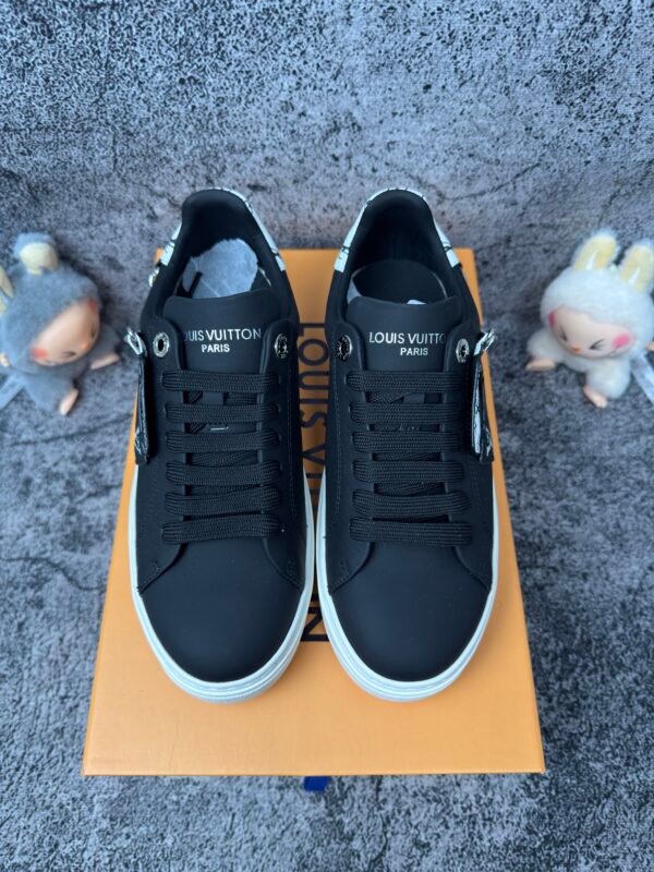 LOUIS VUITTON Time Out