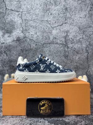 LOUIS VUITTON Time Out Blue