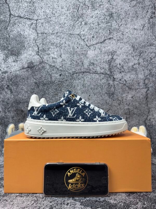 LOUIS VUITTON Time Out Blue