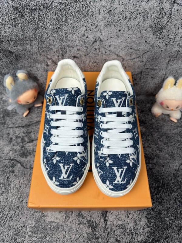 LOUIS VUITTON Time Out Blue