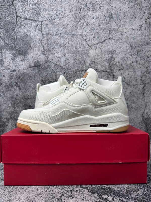 Jordan 4 Retro Levi's White (Levi's Tag)