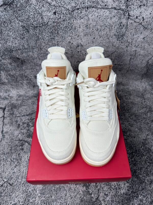 Jordan 4 Retro Levi's White (Levi's Tag)