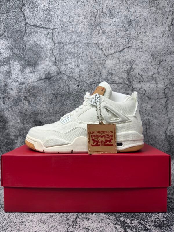 Jordan 4 Retro Levi's White (Levi's Tag)