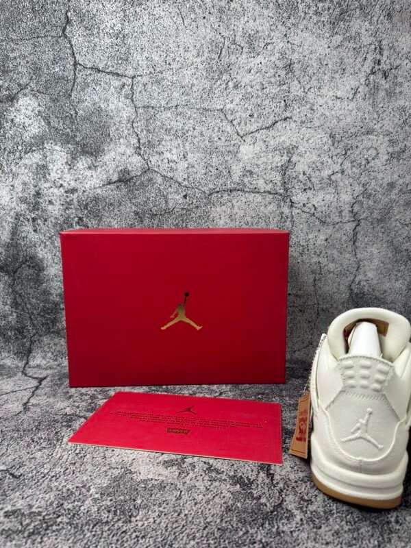 Jordan 4 Retro Levi's White (Levi's Tag)